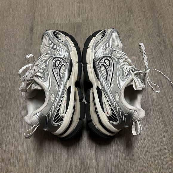 Athletic_Shoes